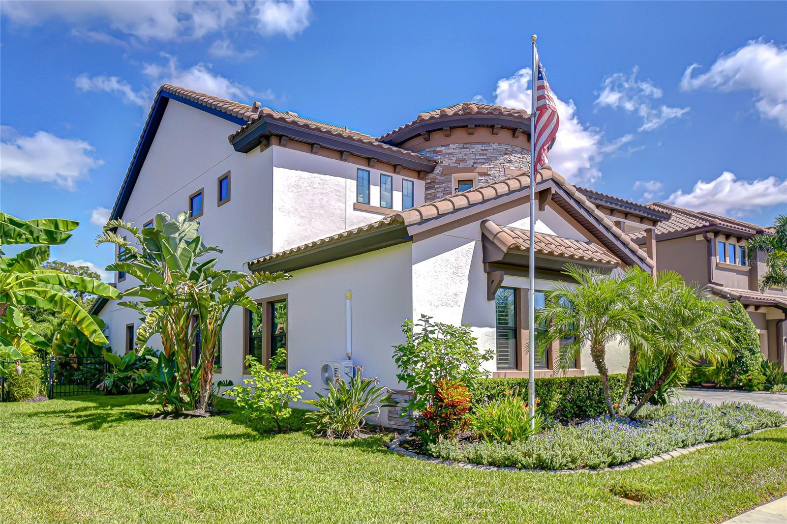 PRISTINE LAKE PRESERVE - Residential