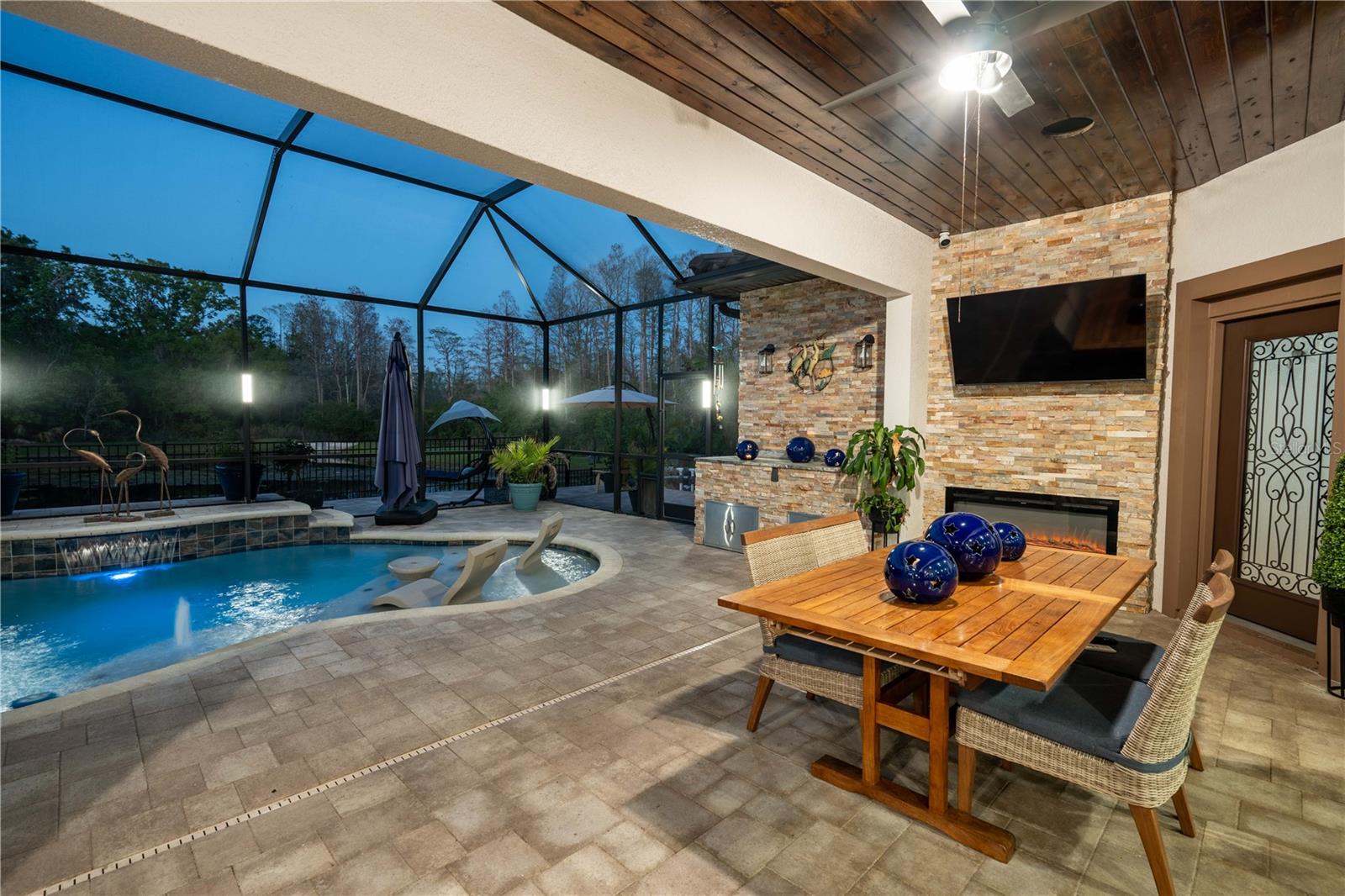PRISTINE LAKE PRESERVE - Residential