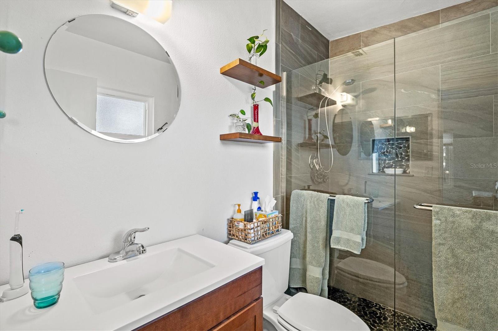 BAYSHORE GARDENS SEC 3 REP - Residential
