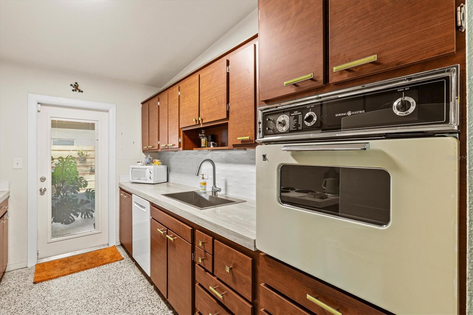 BAYSHORE GARDENS SEC 3 REP - Residential