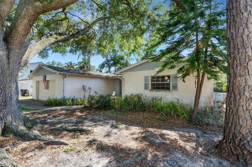 Photo of 12712 Sebring Boulevard, Tampa, FL 33618 (MLS # TB8511331)