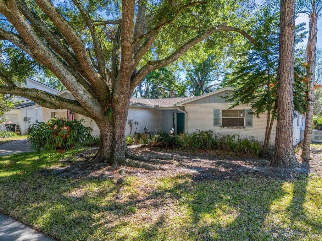 Photo of 12712 Sebring Boulevard, Tampa, FL 33618 (MLS # TB8511331)