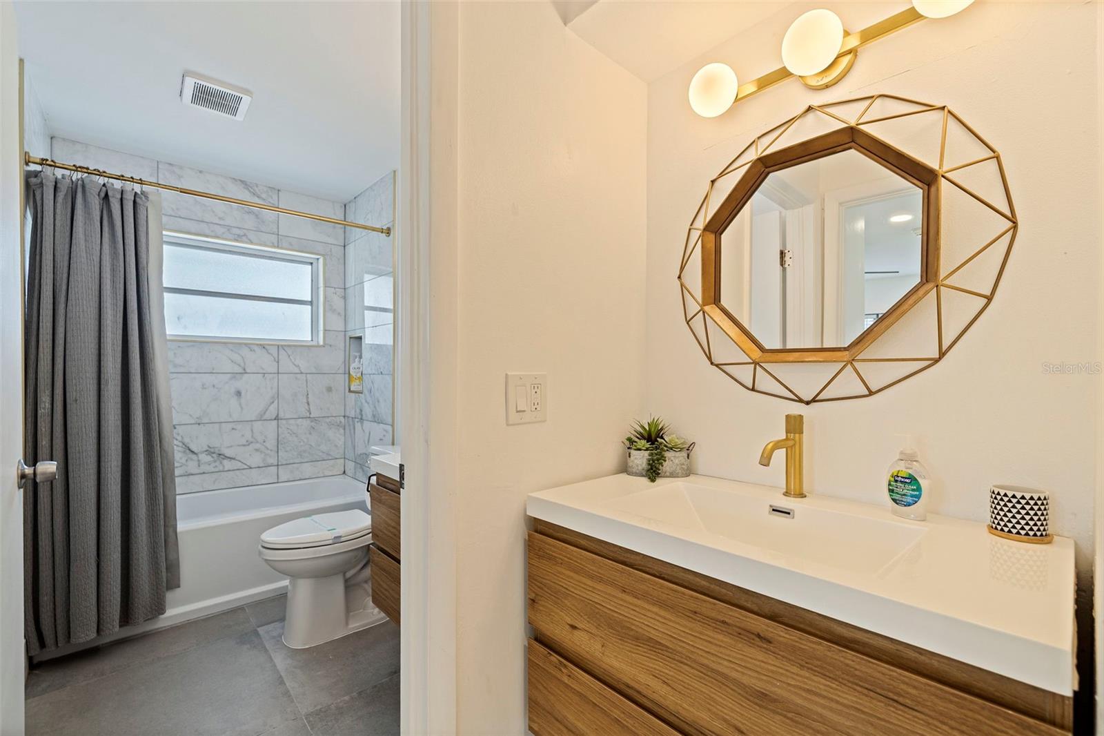 LAKESIDE PARK - Residential