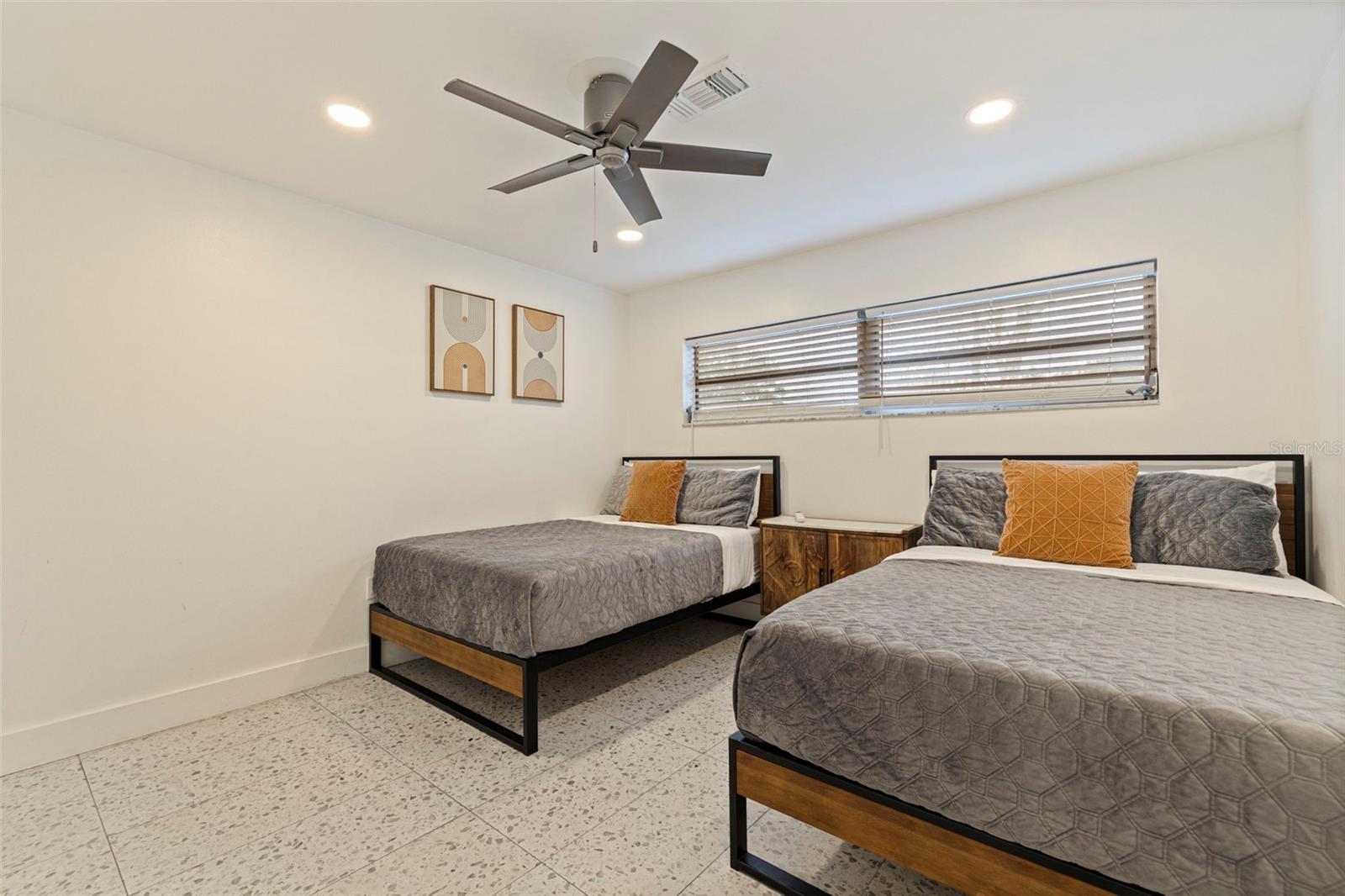 LAKESIDE PARK - Residential