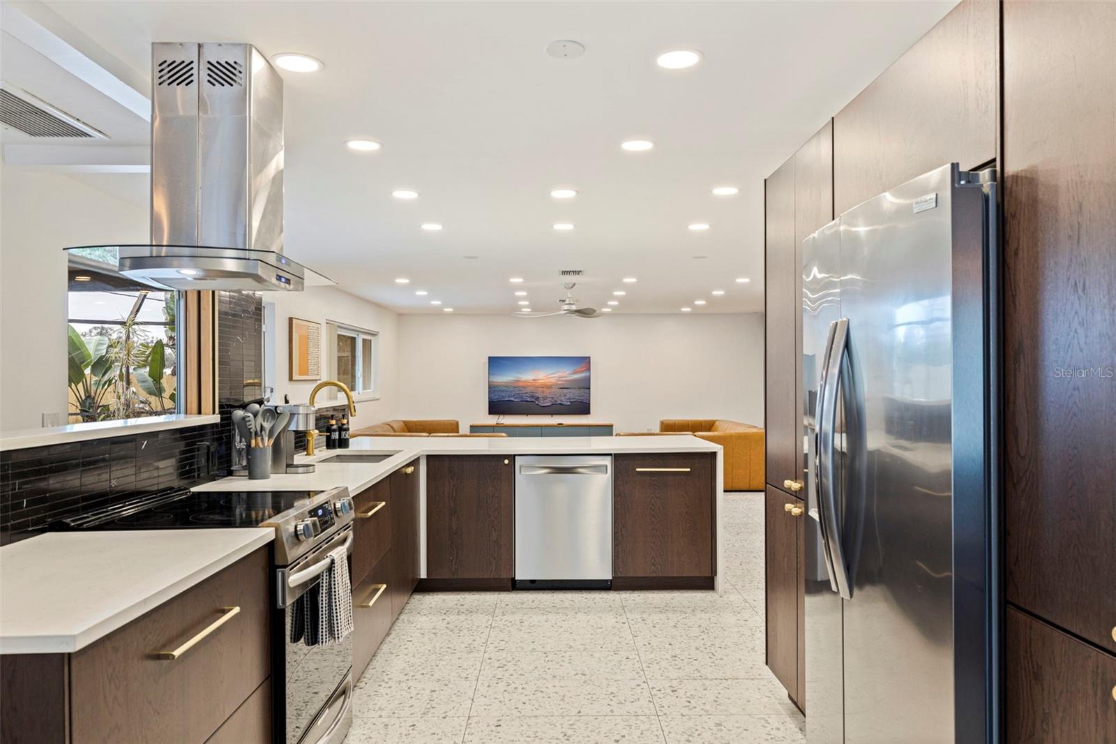 LAKESIDE PARK - Residential