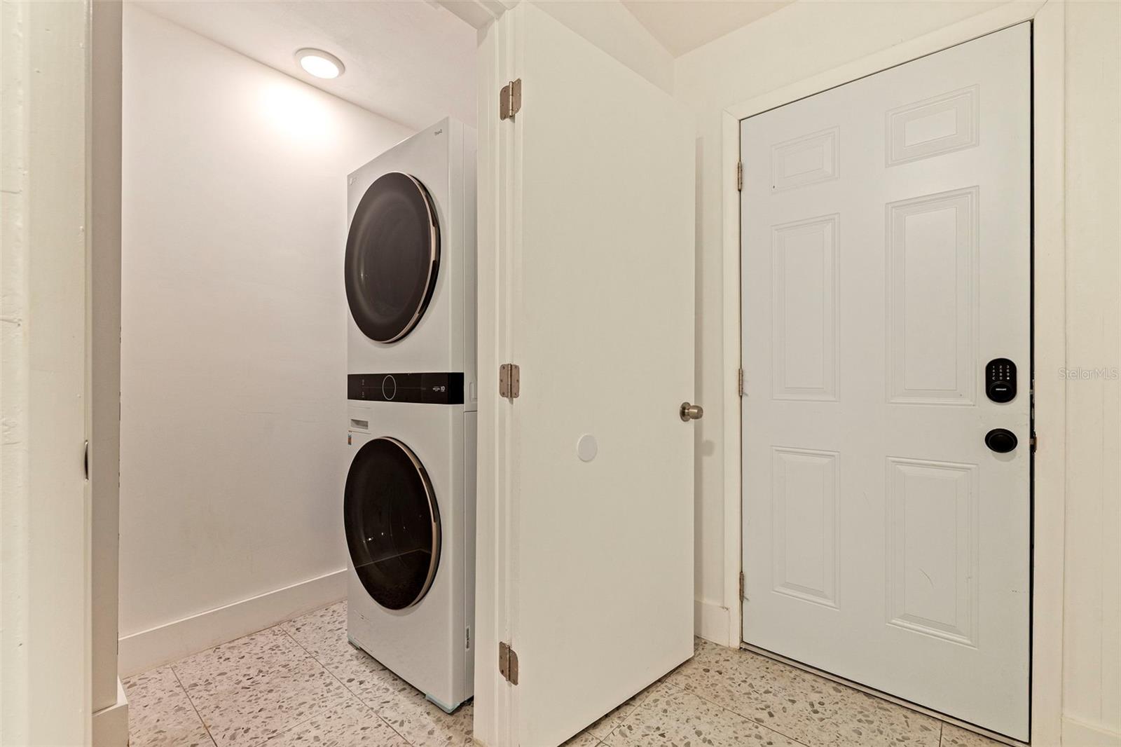 LAKESIDE PARK - Residential