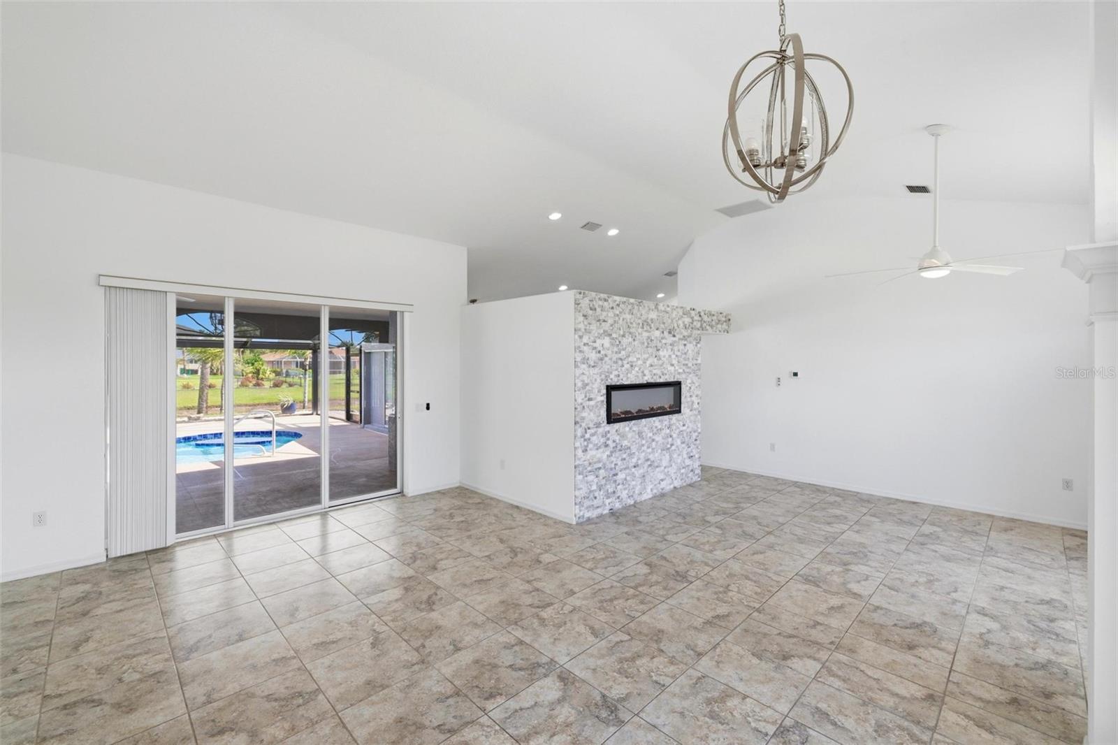 ROTONDA WEST BROADMOOR - Residential