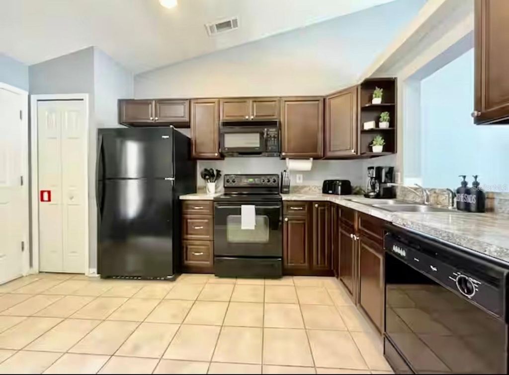 Photo of 142 Glasgow Court, Davenport, FL 33897 (MLS # S5133882)