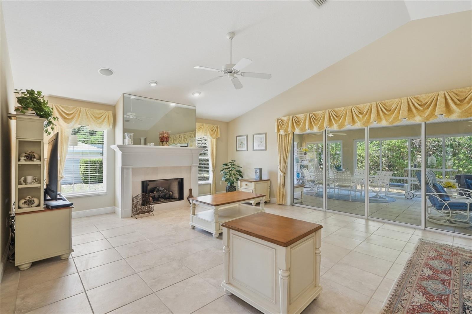 HARBOR HILLS - Residential