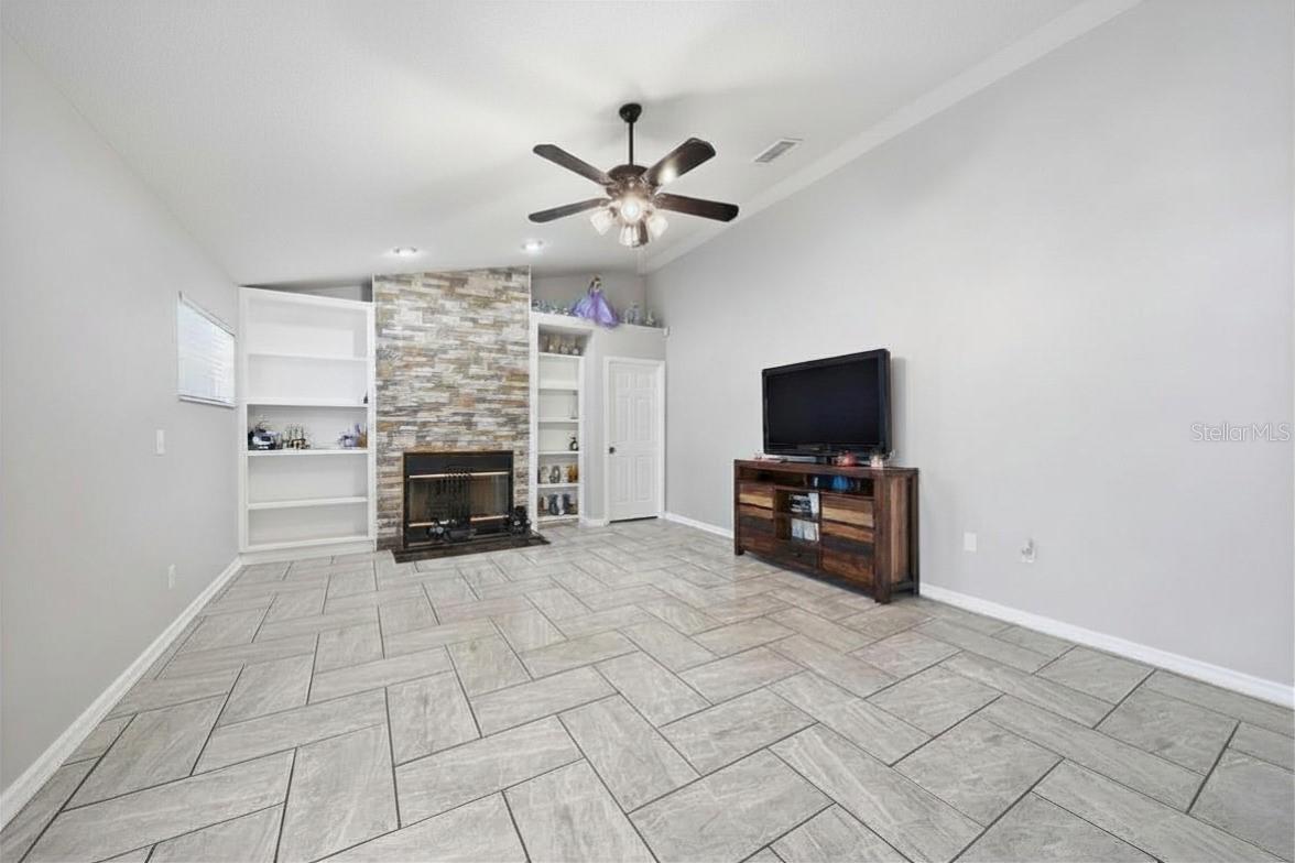 BLOOMINGDALE SEC U V PH - Residential