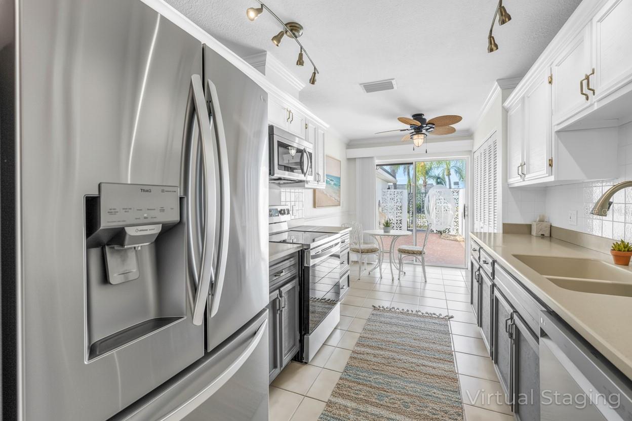 BOCA CIEGA POINT EAST - Residential