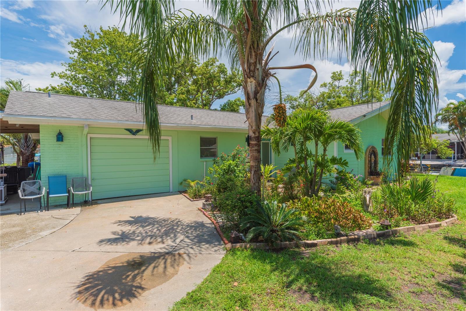 33 CYPRESS DRIVE
