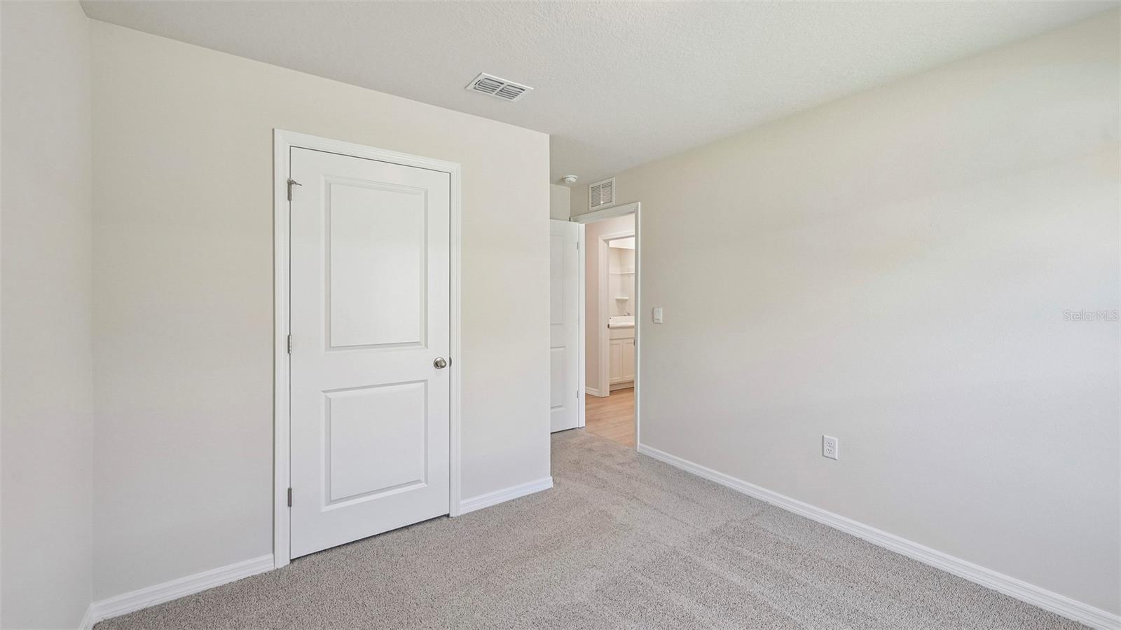 OAKFIELD LAKES - Residential