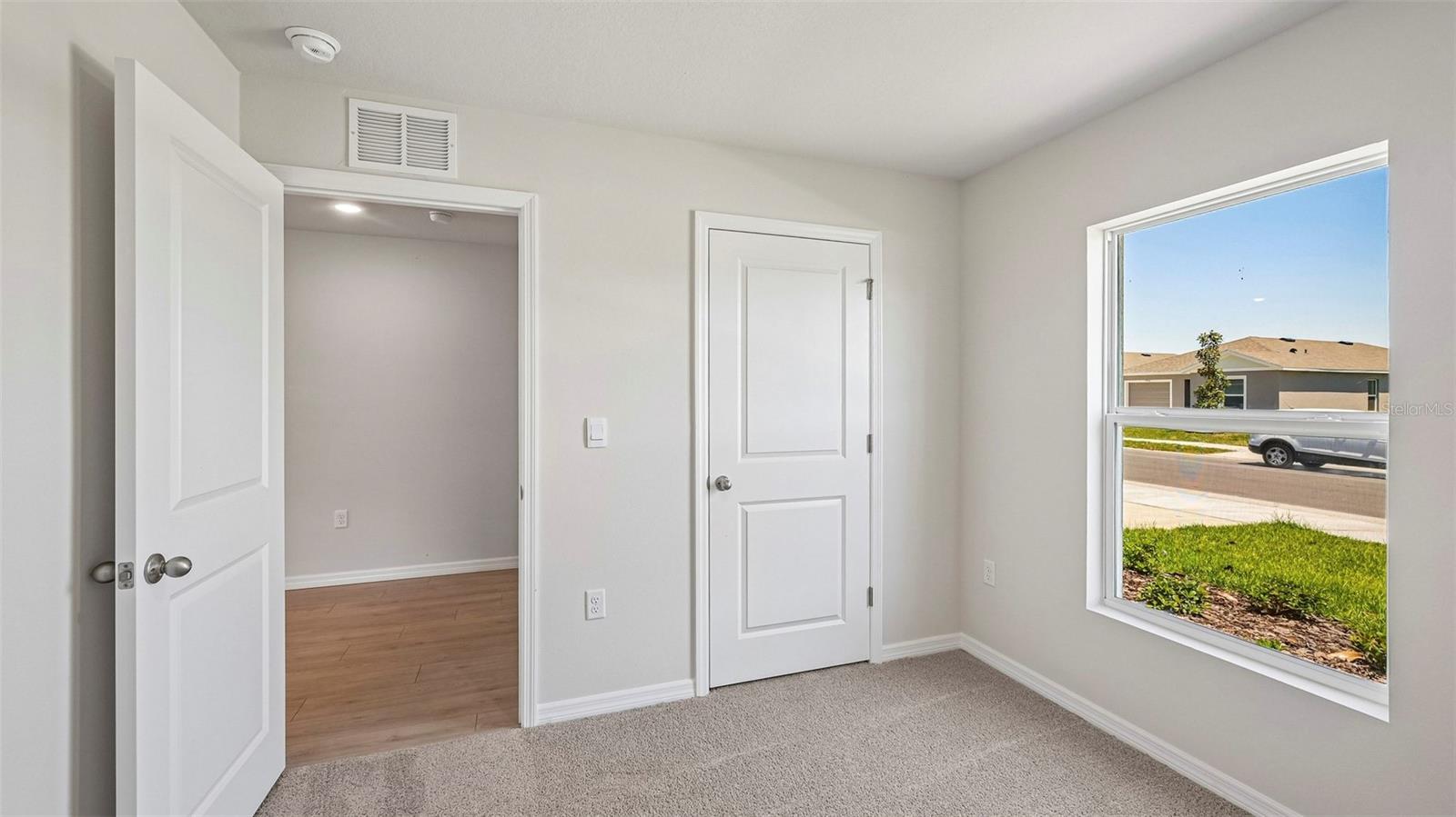 OAKFIELD LAKES - Residential