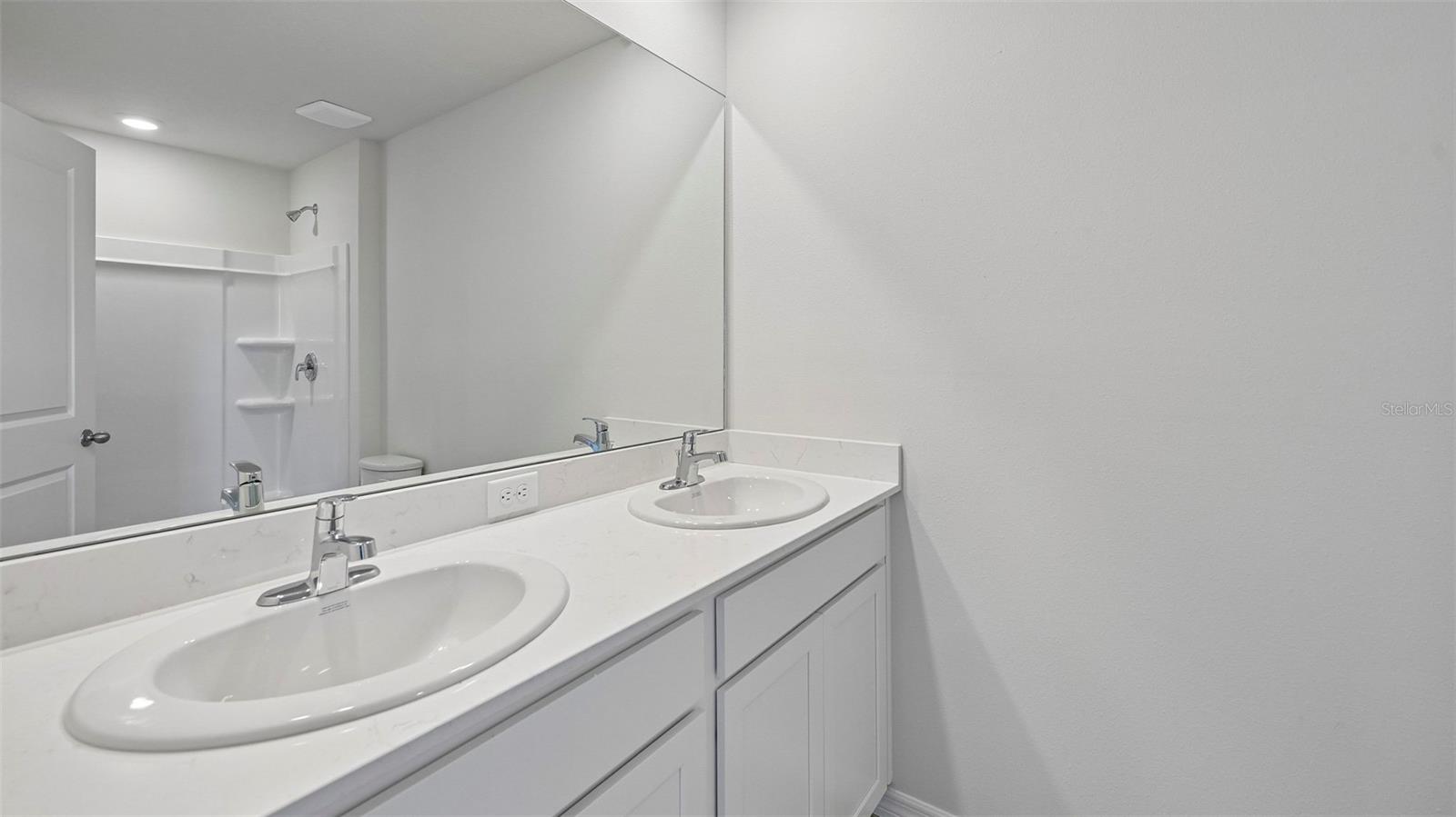 OAKFIELD LAKES - Residential