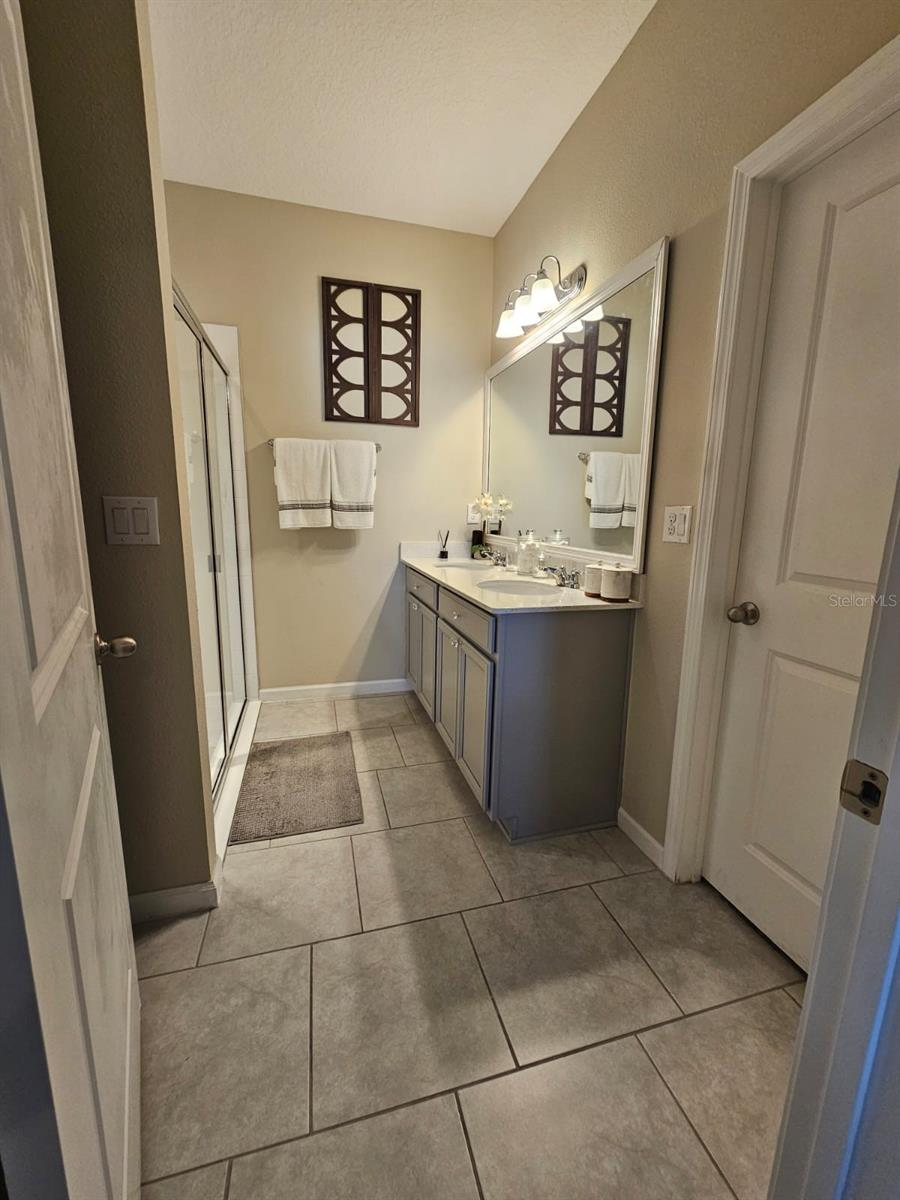ORCHID GRAVE - Residential Lease
