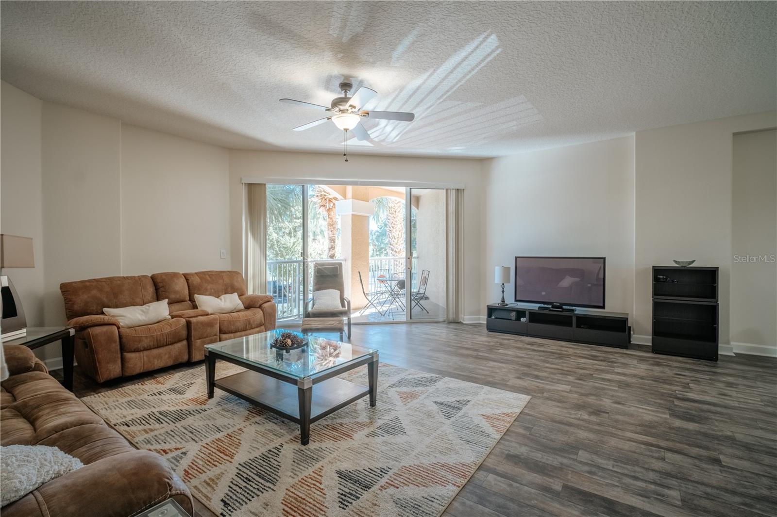 PROMENADE PH 01 - Residential