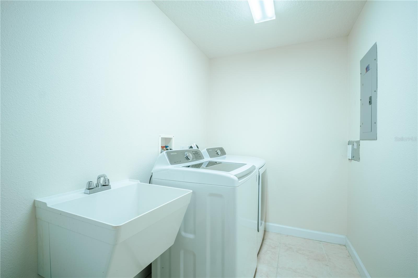 PROMENADE PH 01 - Residential