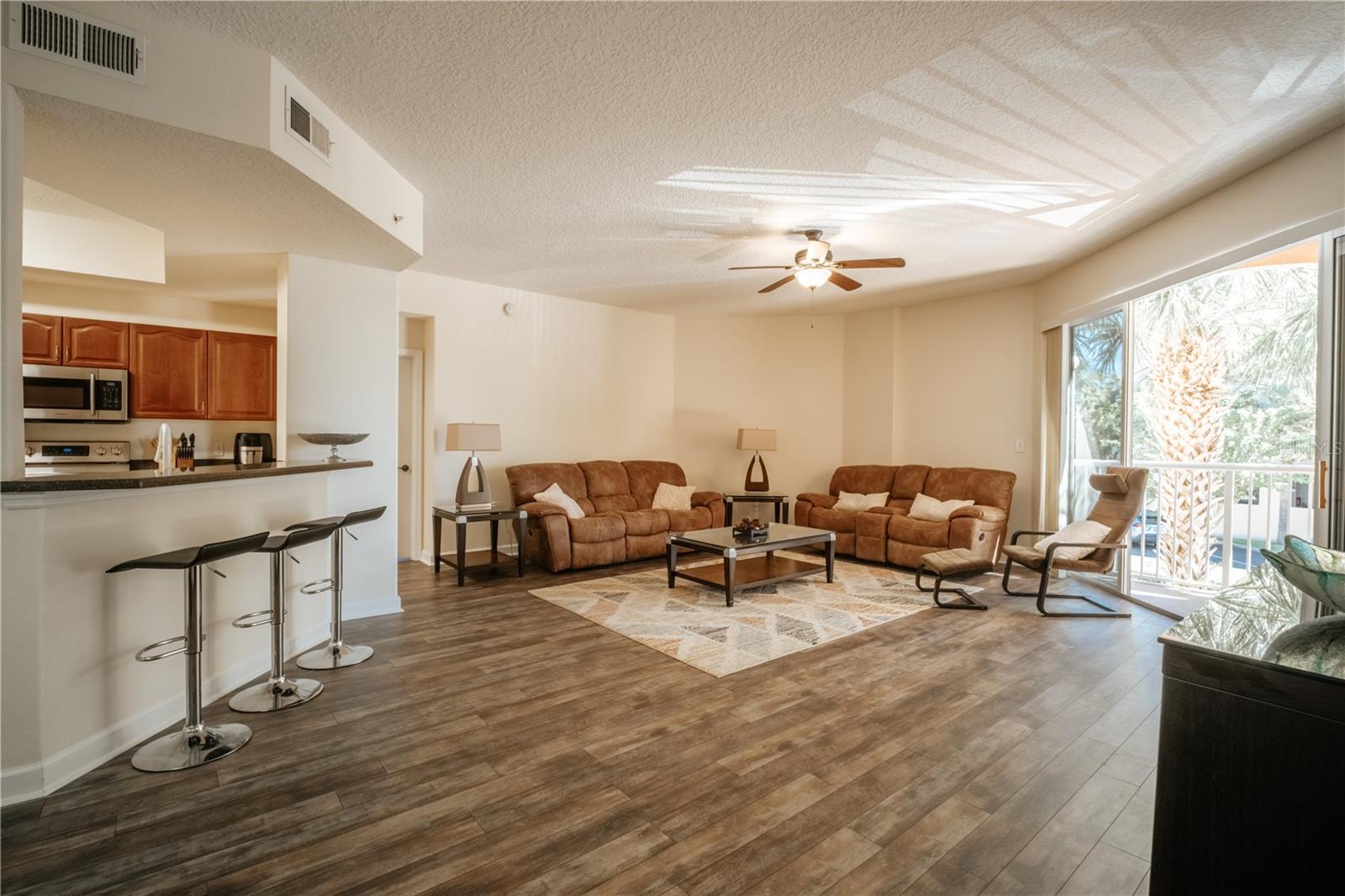 PROMENADE PH 01 - Residential