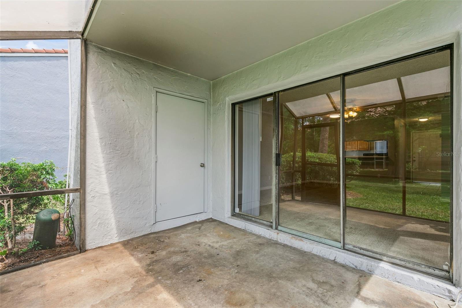 TOWNES SOUTHGATE CONDO TOWNE 07 - Residential