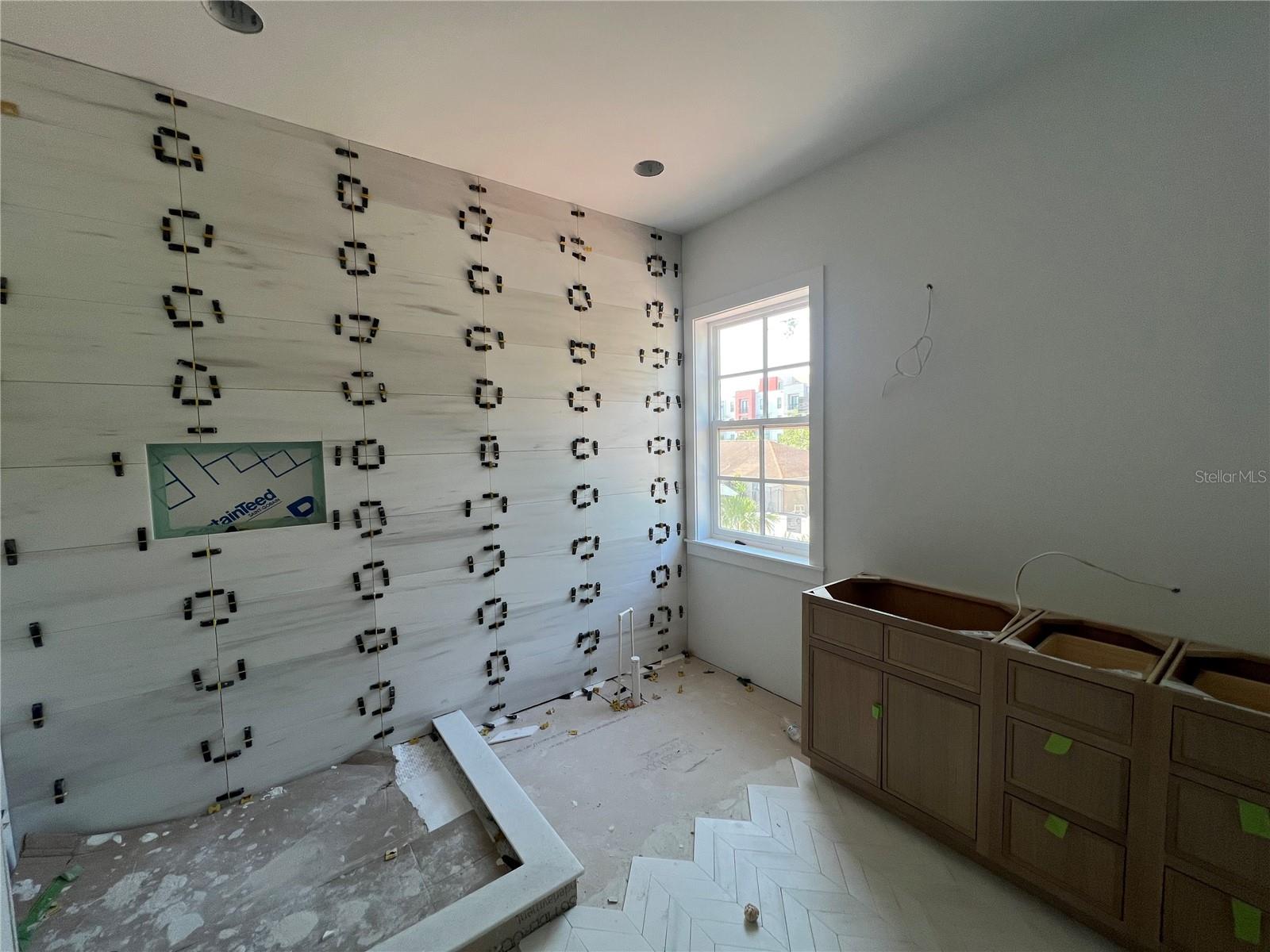320 W PARK AVENUE