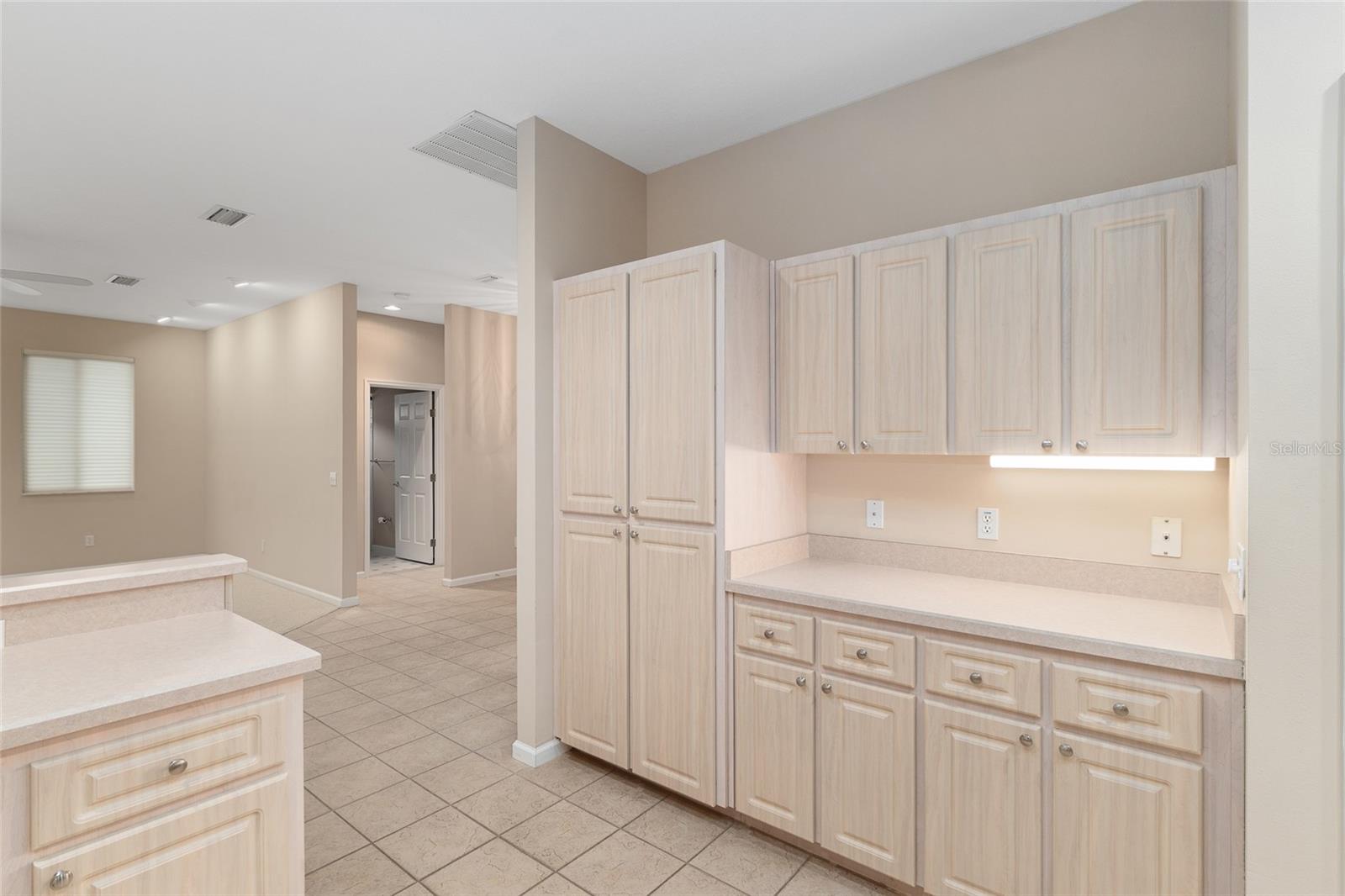 OCALA PALMS UN 07 - Residential Lease