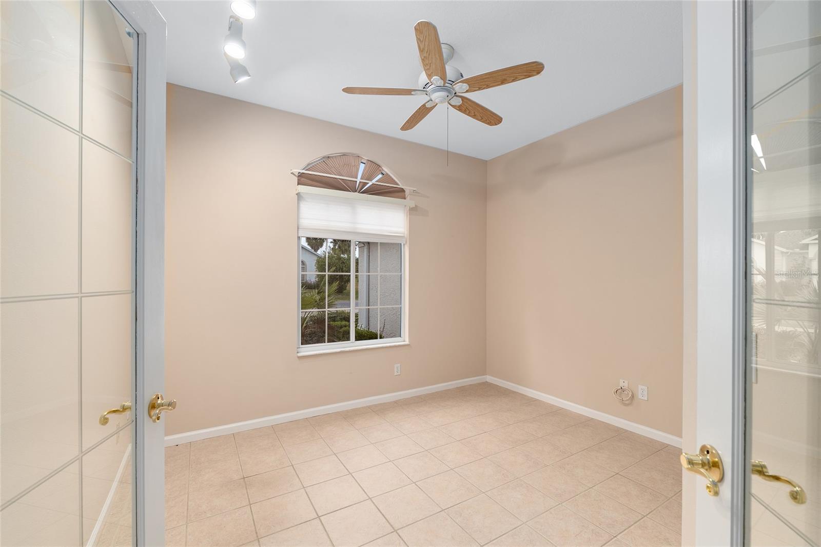 OCALA PALMS UN 07 - Residential Lease