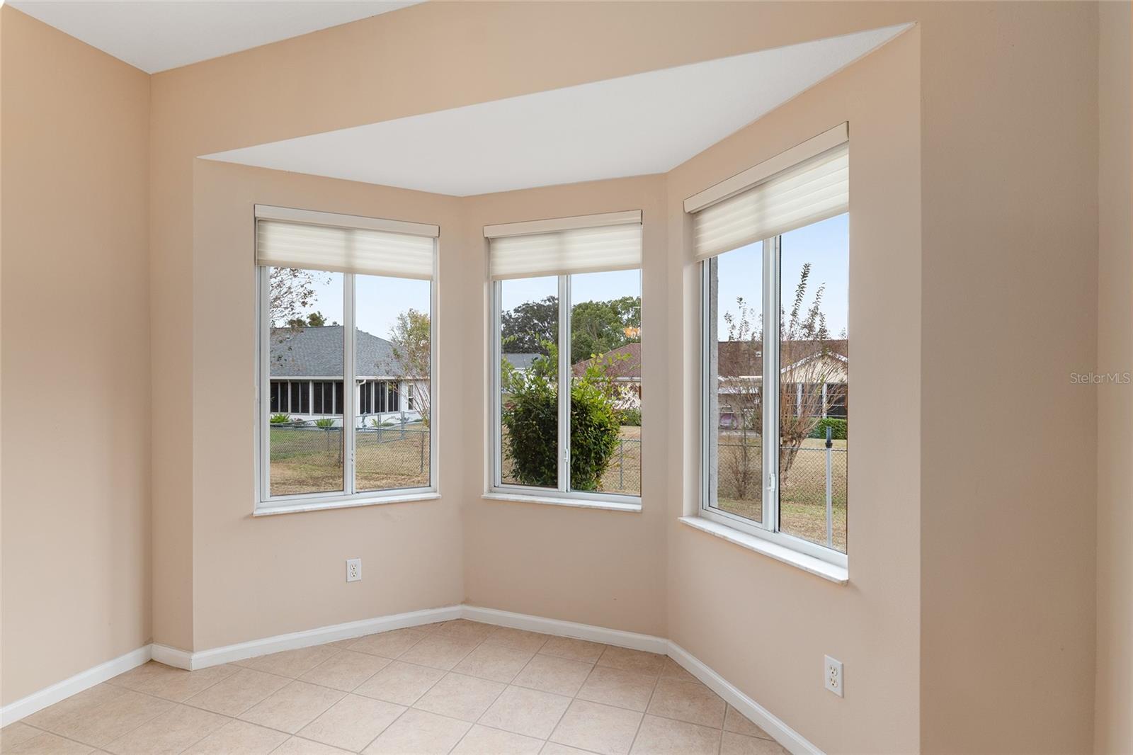 OCALA PALMS UN 07 - Residential Lease