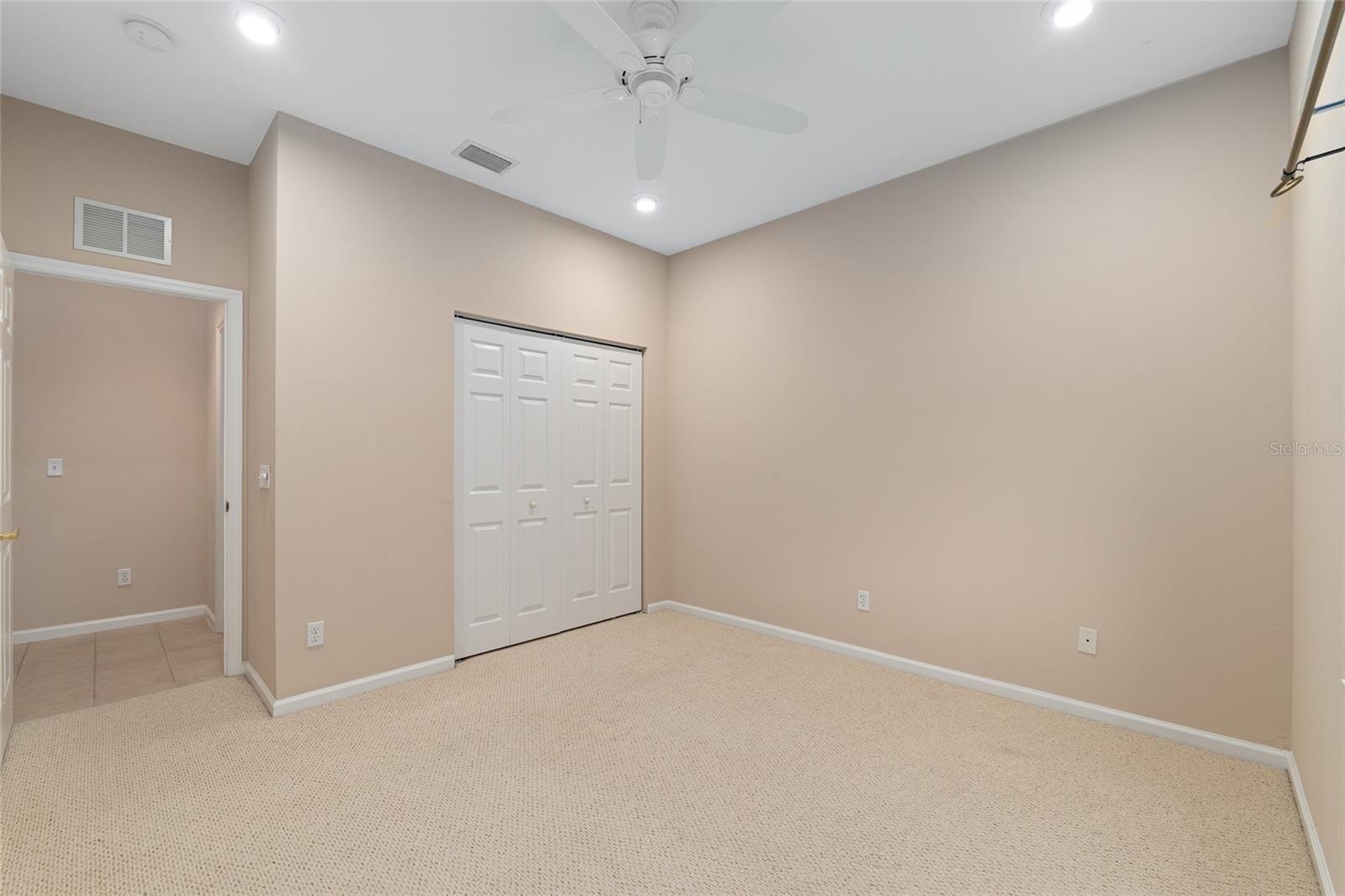 OCALA PALMS UN 07 - Residential Lease