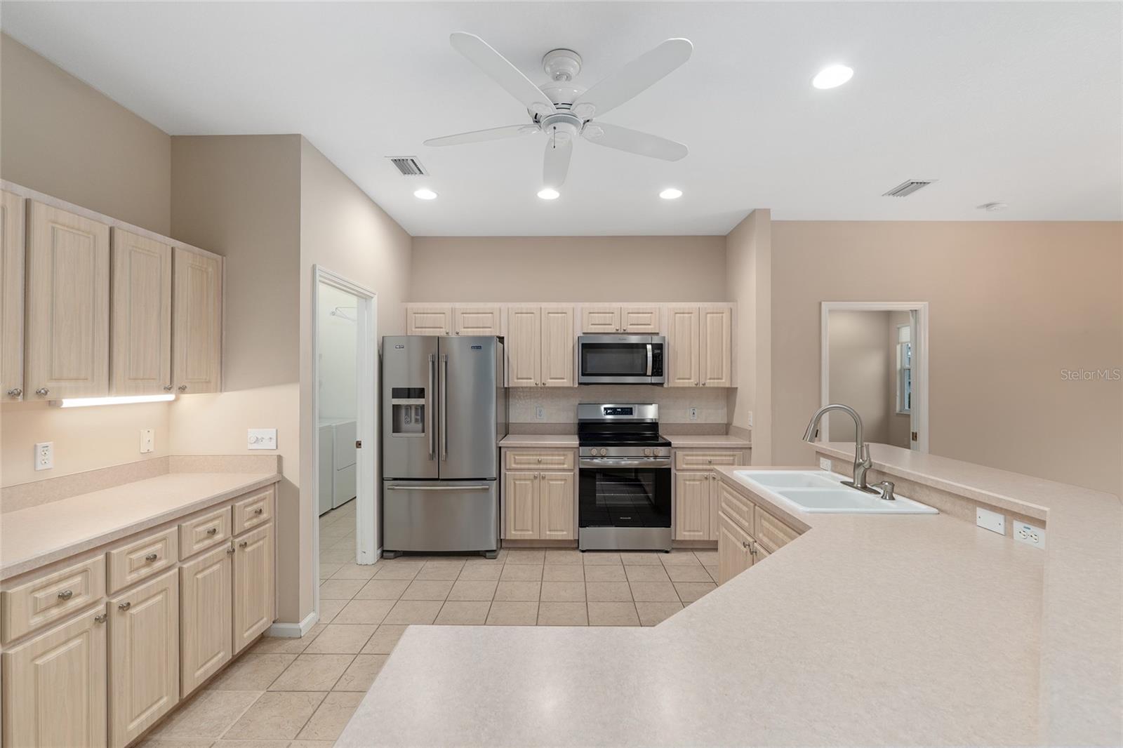 OCALA PALMS UN 07 - Residential Lease