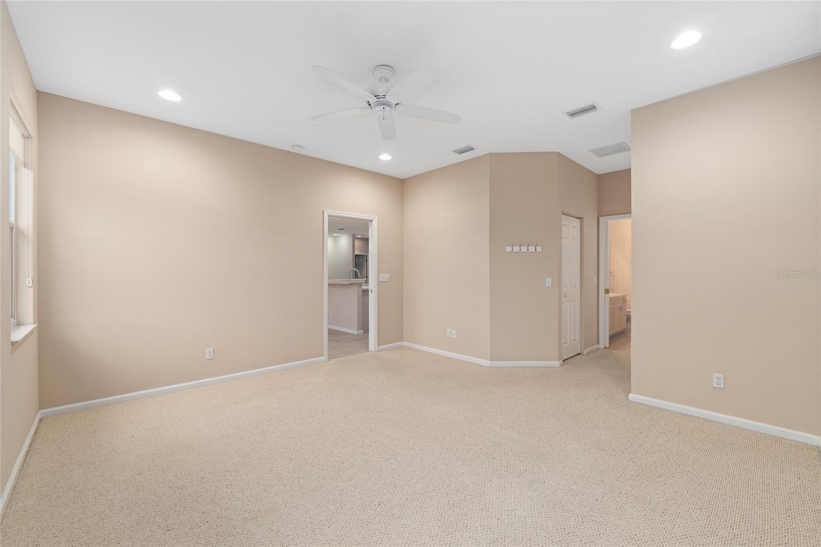 OCALA PALMS UN 07 - Residential Lease