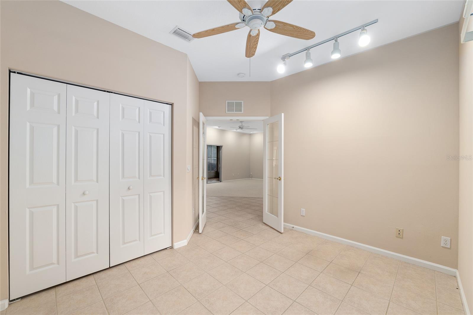 OCALA PALMS UN 07 - Residential Lease