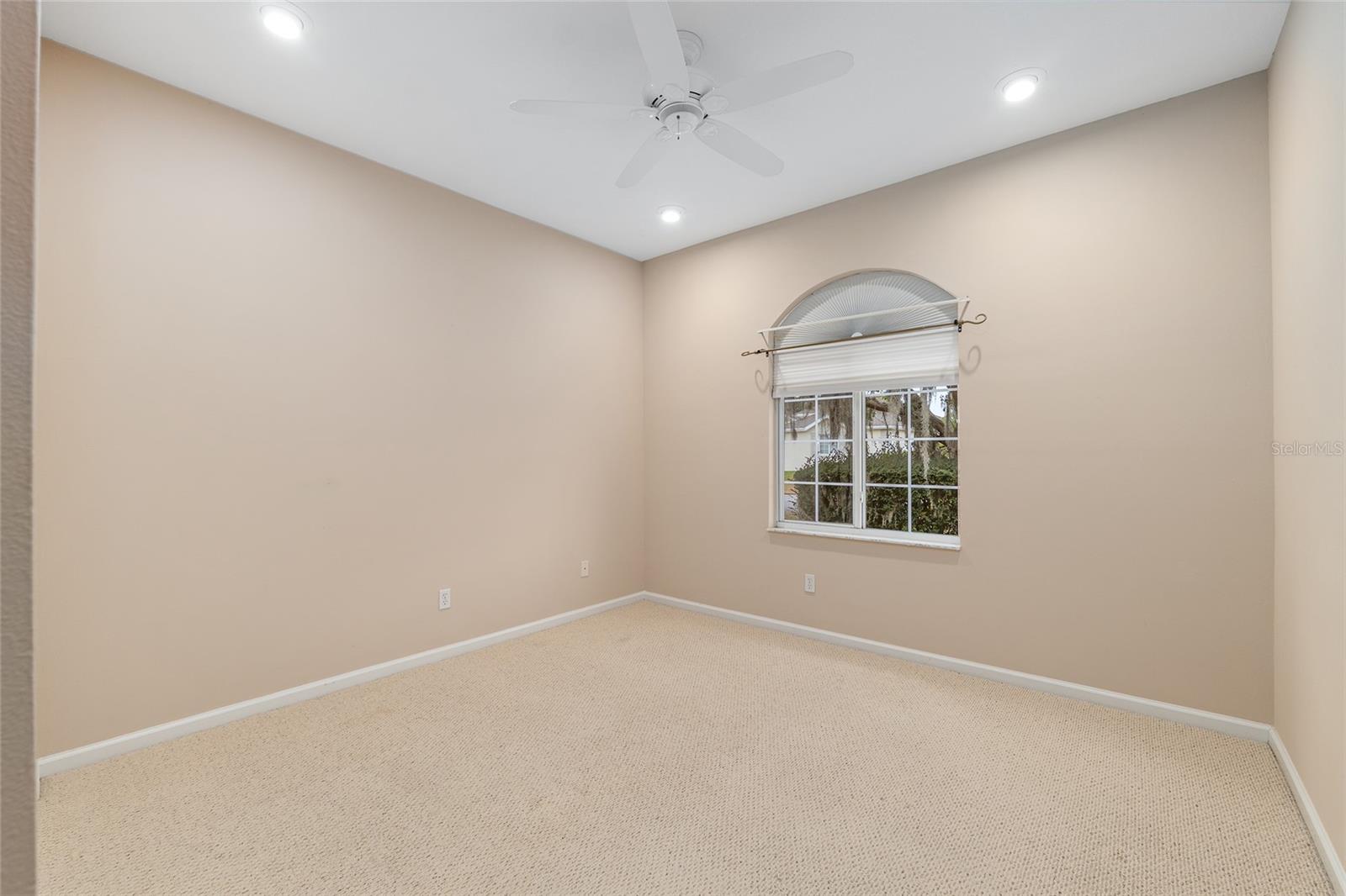 OCALA PALMS UN 07 - Residential Lease