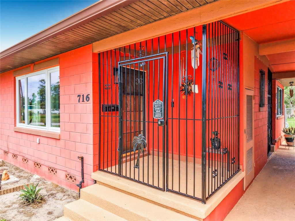 Photo of 716 S Oxalis Avenue, Orlando, FL 32807 (MLS # O6415855)