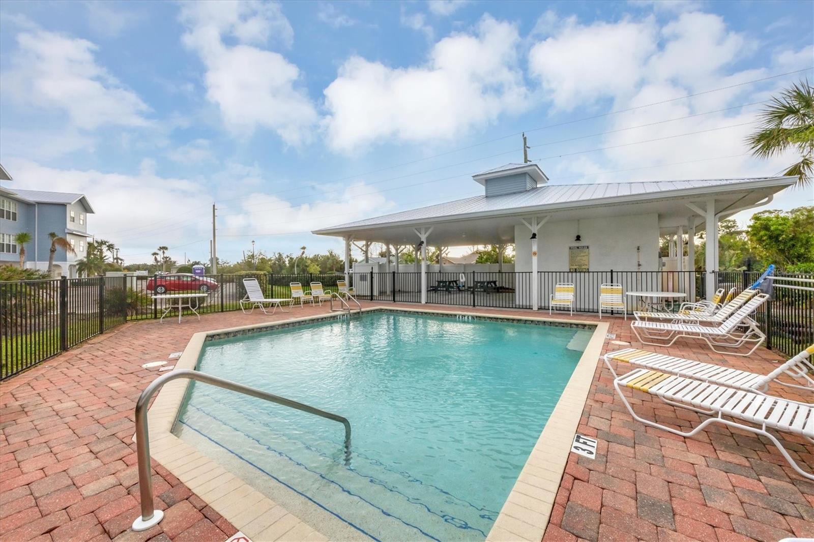 TOWNHOUSES/CAPE HAZE - Residential