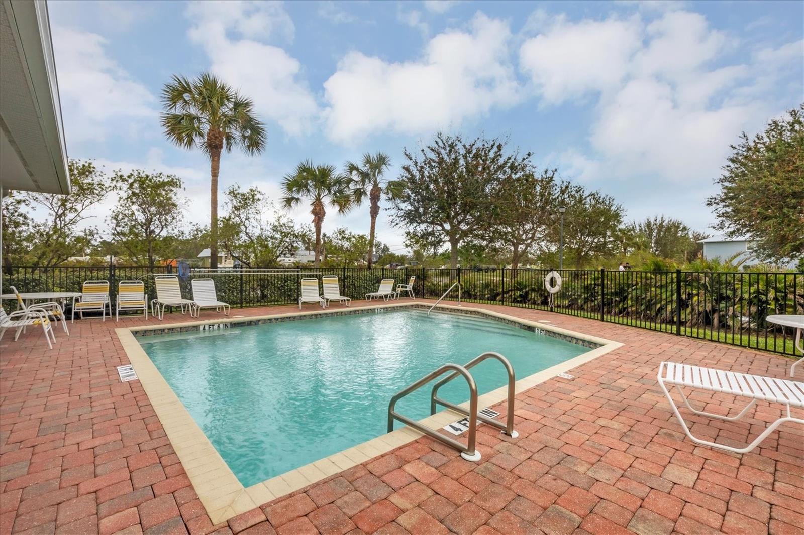 TOWNHOUSES/CAPE HAZE - Residential