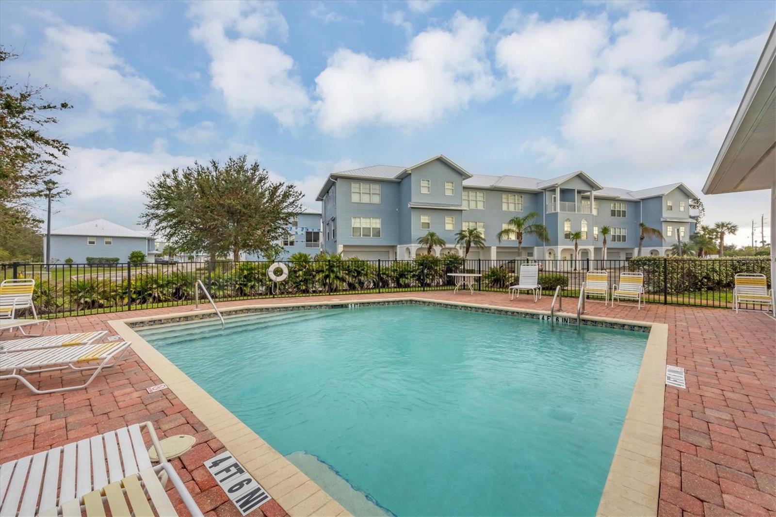 TOWNHOUSES/CAPE HAZE - Residential