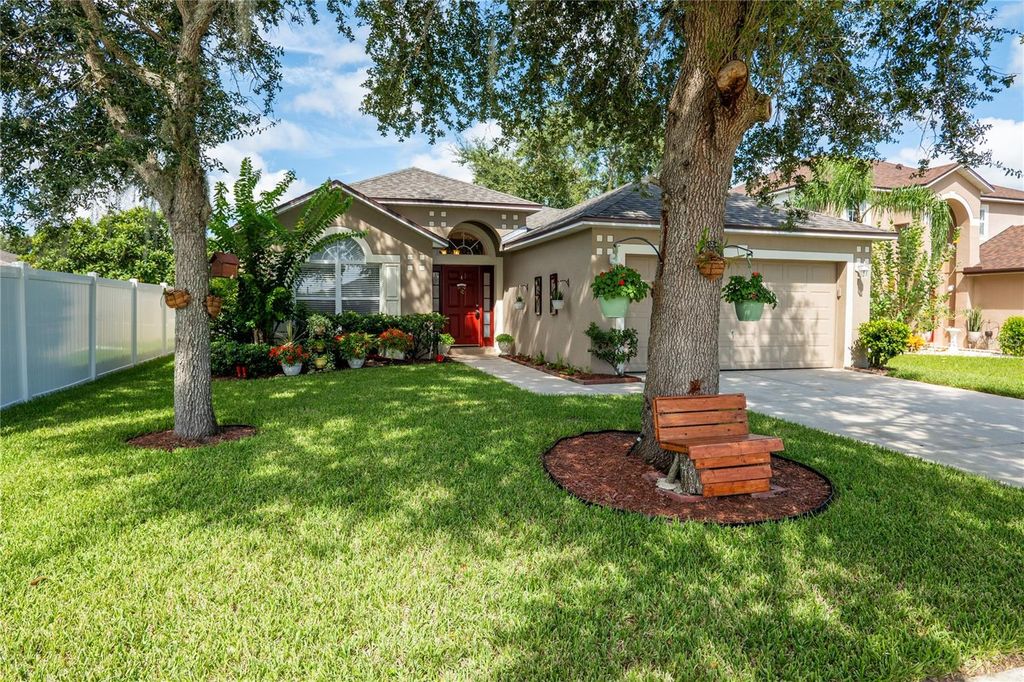 Photo of 2123 Anoka Way, Leesburg, FL 34748 (MLS # O6340931)