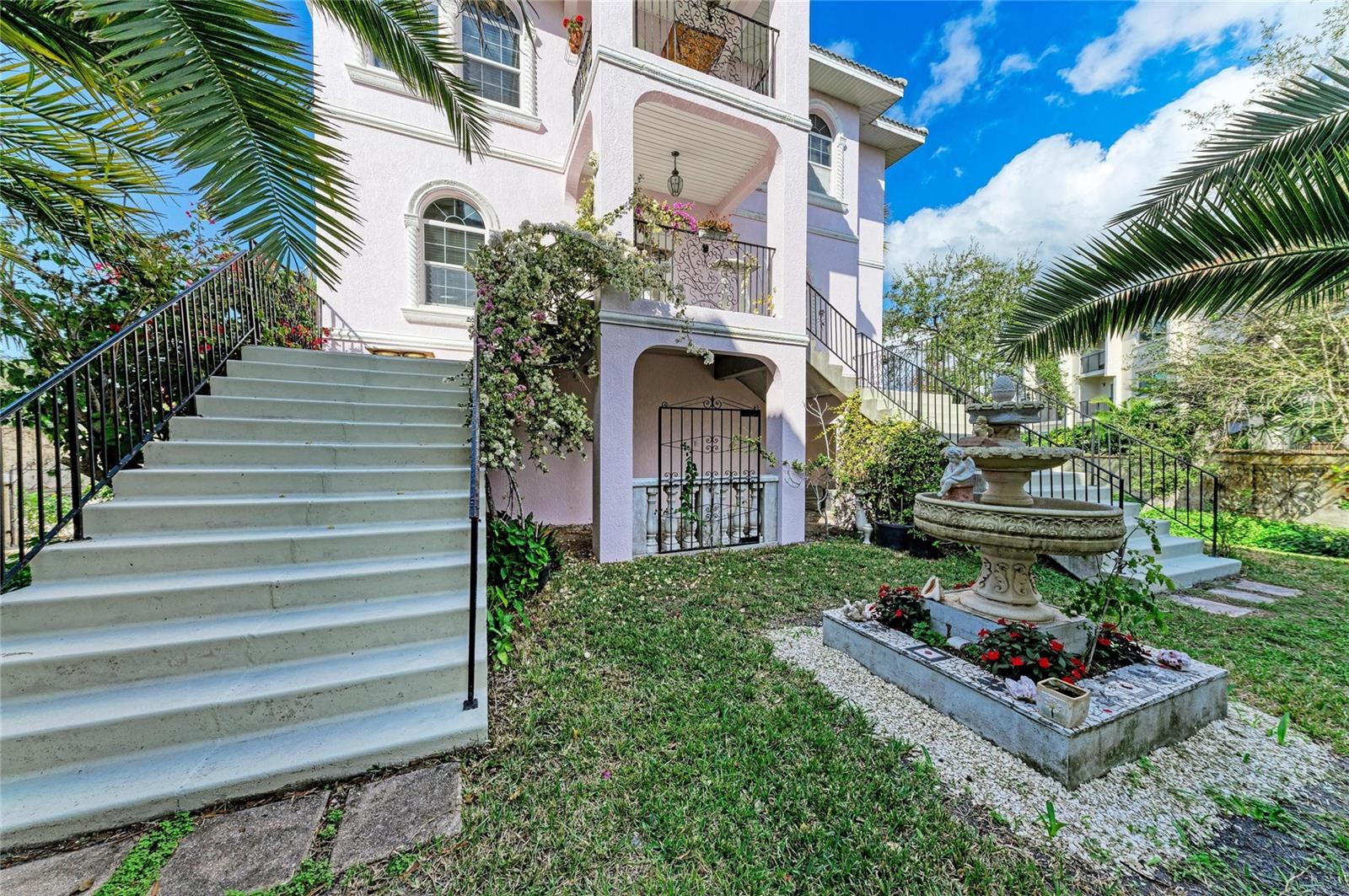 282 SANTA MARIA STREET