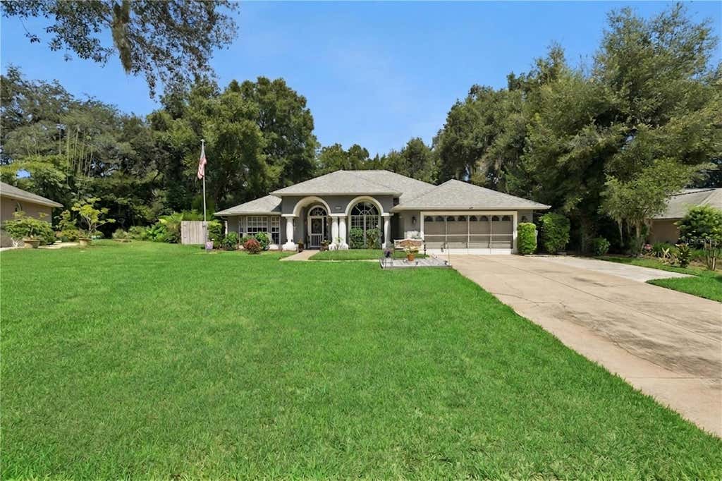 Photo of 33440 Lake Bend Circle, Leesburg, FL 34788 (MLS # G5116619)
