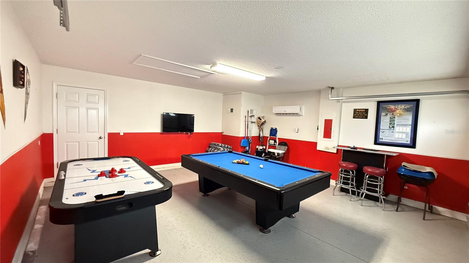 ROLLING HILLS ESTATES UNIT 2 AT FORMOSA GARDENS - Residential