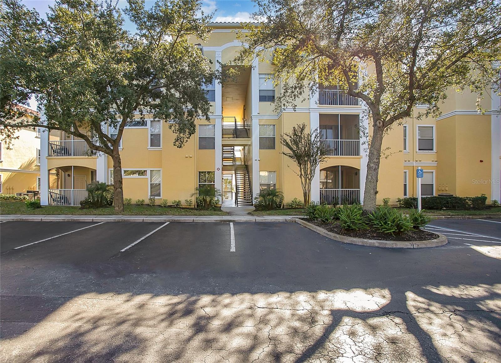 This third floor, 1 bedroom, 1 bathroom condo is located in the gated community of Visconti in Maitland near local shops, restaurants, schools, the RDV Sportsplex, Maitland Boulevard, and I-4. Features include a spacious living room with vaulted ceilings, a lovely kitchen, a spacious bedroom with walk-in closet, laundry room, and balcony with storage room. The Visconti Community offers a variety of amenities to include a resort style swimming pool, clubhouse with business center, gym, basketball and tennis courts, a playground, and a car wash area. Schedule a showing or submit an application online.
All Real Property Management & Realty residents enjoy convenience and well-maintained homes, with our safe and secure online portal where you can submit maintenance requests and pay online with multiple payment options, and a 24/7 emergency maintenance response team. Please note the listed amenities may not be accurate.