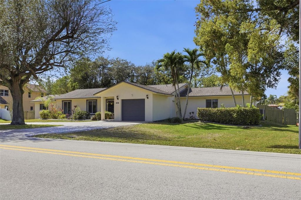 Photo of 431 S Old Hiatus Rd Avenue, Fort Lauderdale, FL 33325 (MLS # A4684321)