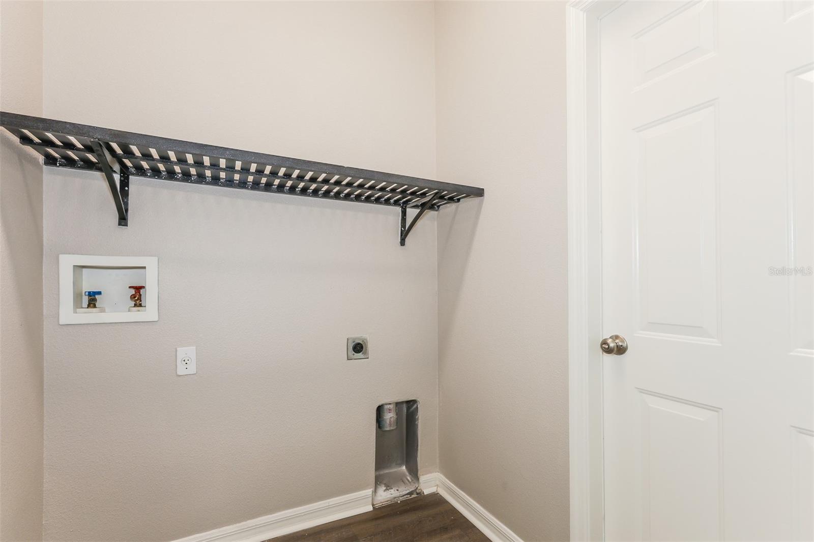 ESTATES AT PARSONS POINTE - Residential