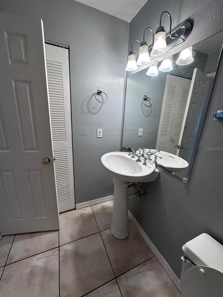 TRADEWINDS BLDG 21 - Residential Lease