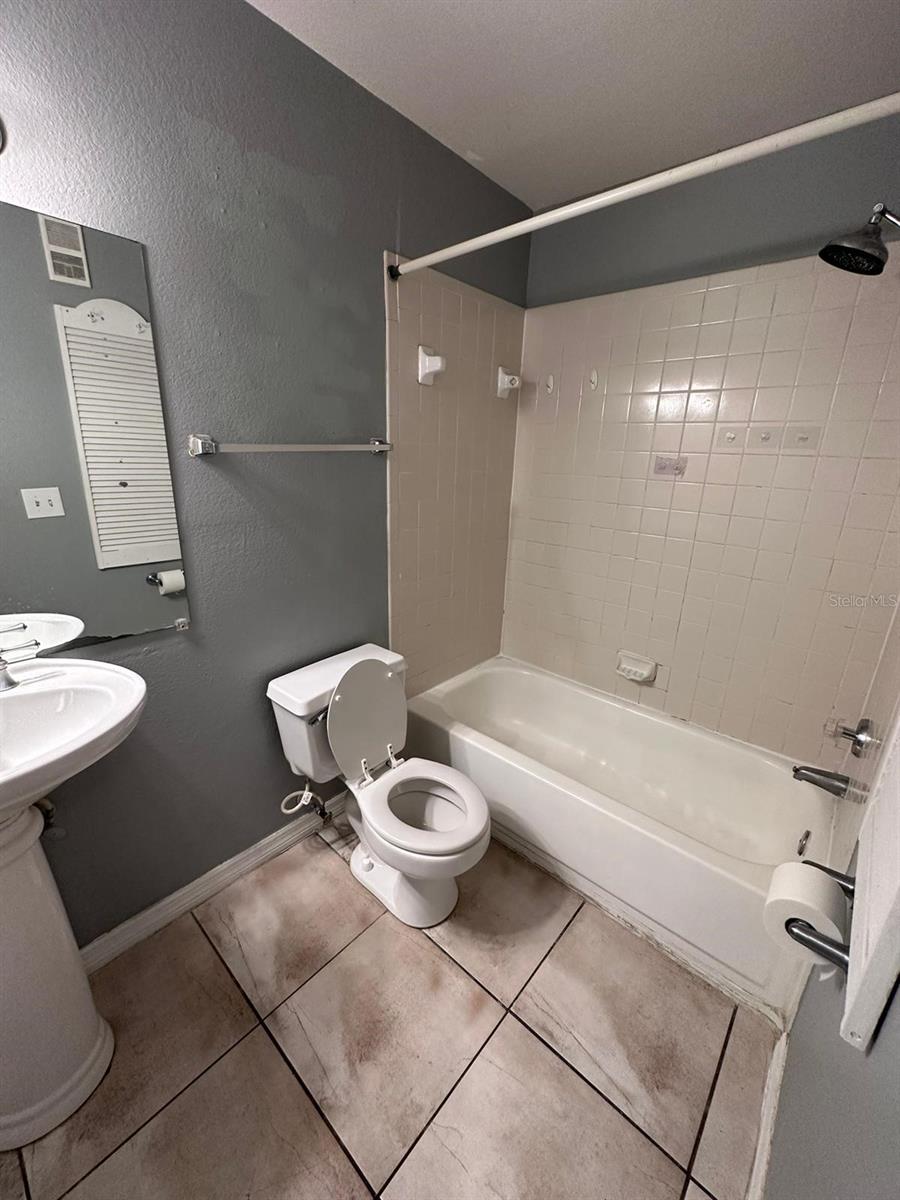 TRADEWINDS BLDG 21 - Residential Lease