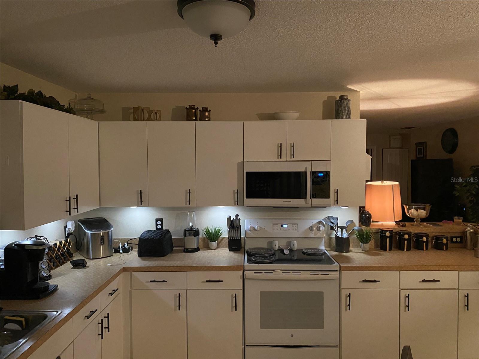 SUMMERVIEW OAKS SUB - Residential