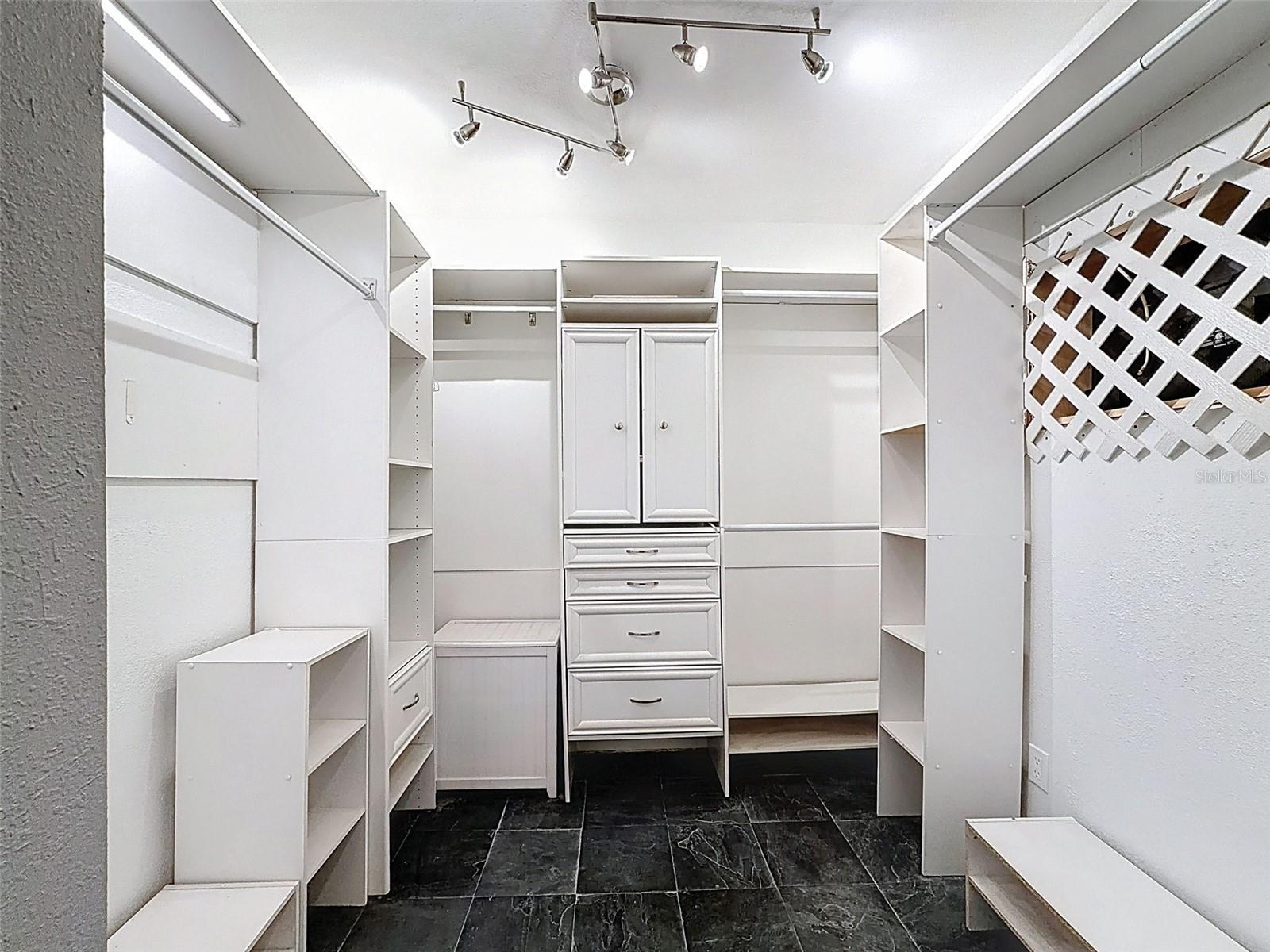 FOX RIDGE - Residential