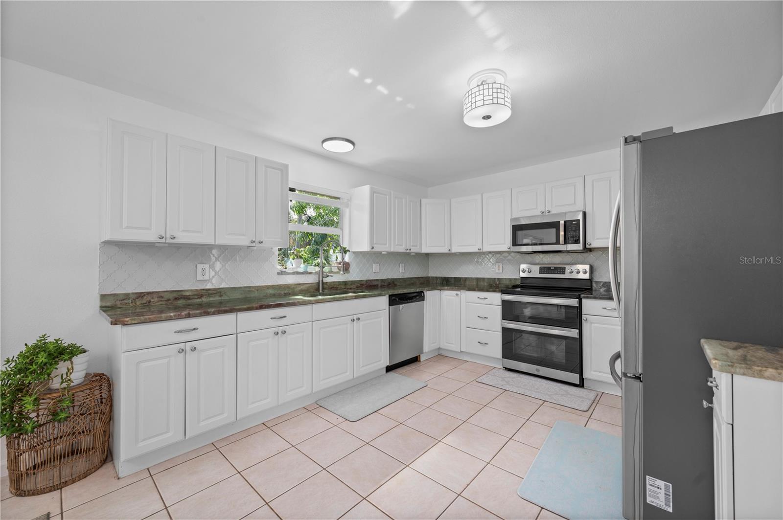 CHARLOTTE PARK - Residential