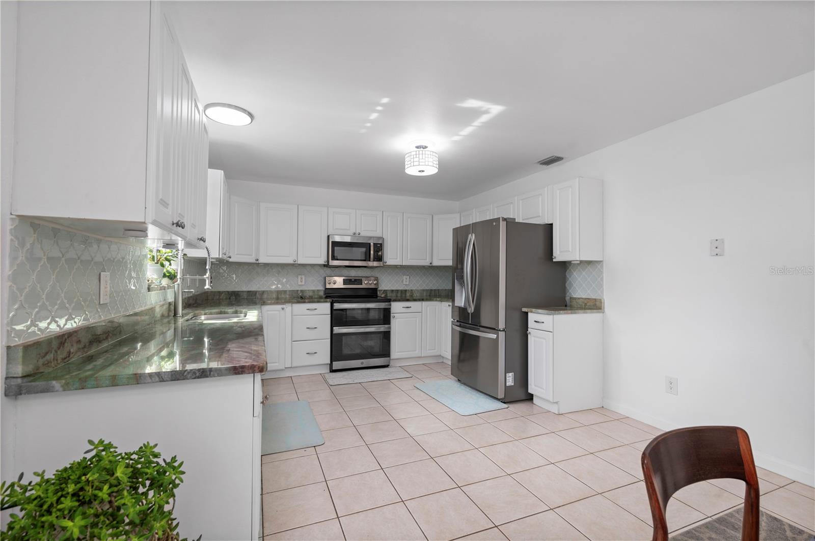 CHARLOTTE PARK - Residential